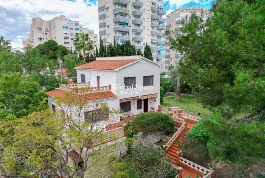 Wederverkoop - VILLA -
EL CAMPELLO - Costa Blanca