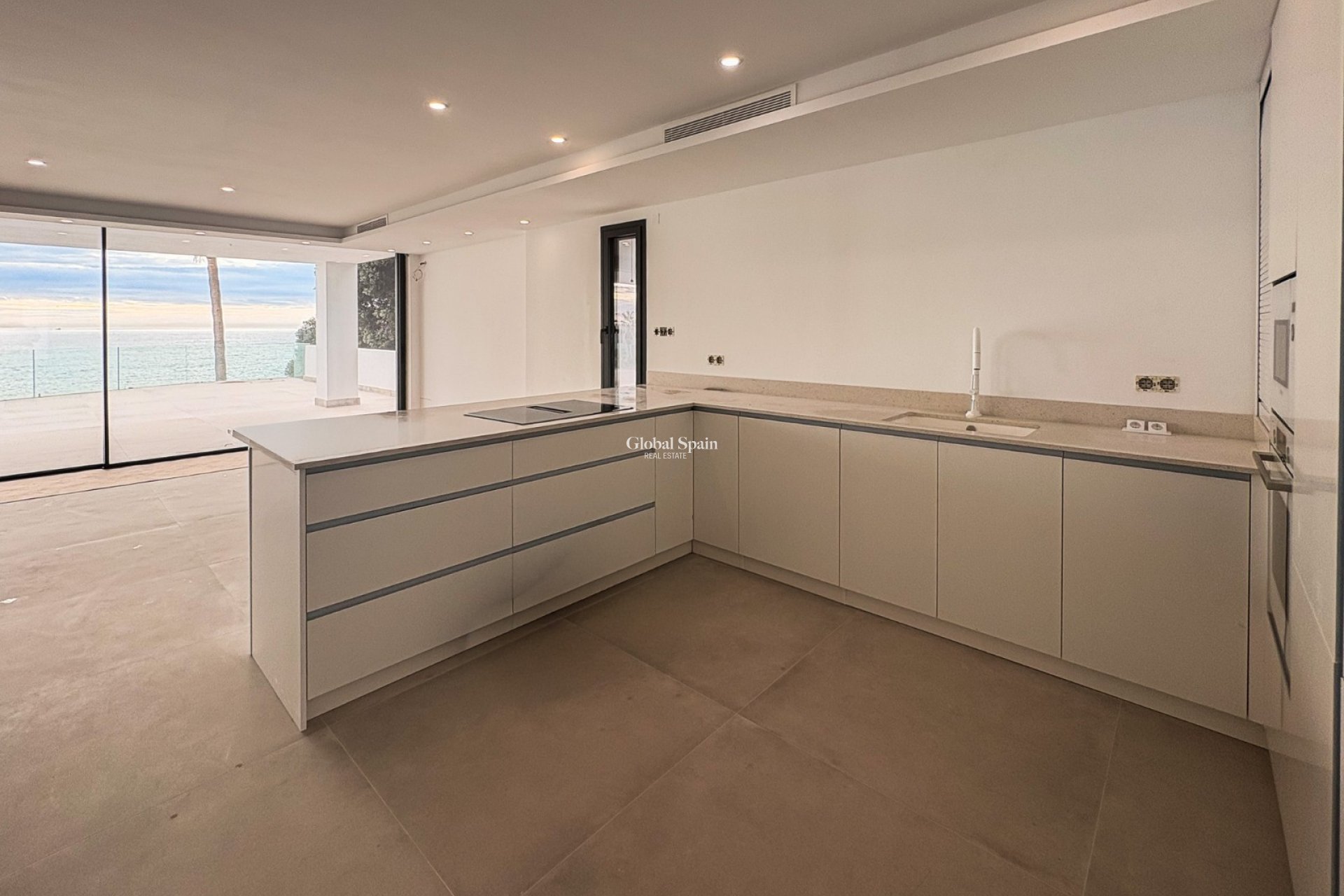 Wederverkoop - VILLA -
EL CAMPELLO - Coveta Fuma