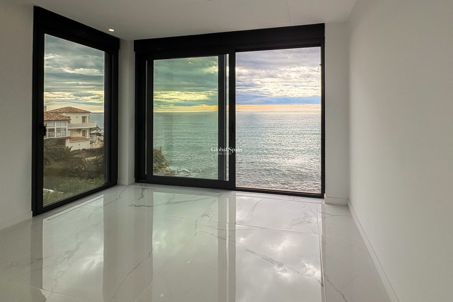 Wederverkoop - VILLA -
EL CAMPELLO - Coveta Fuma