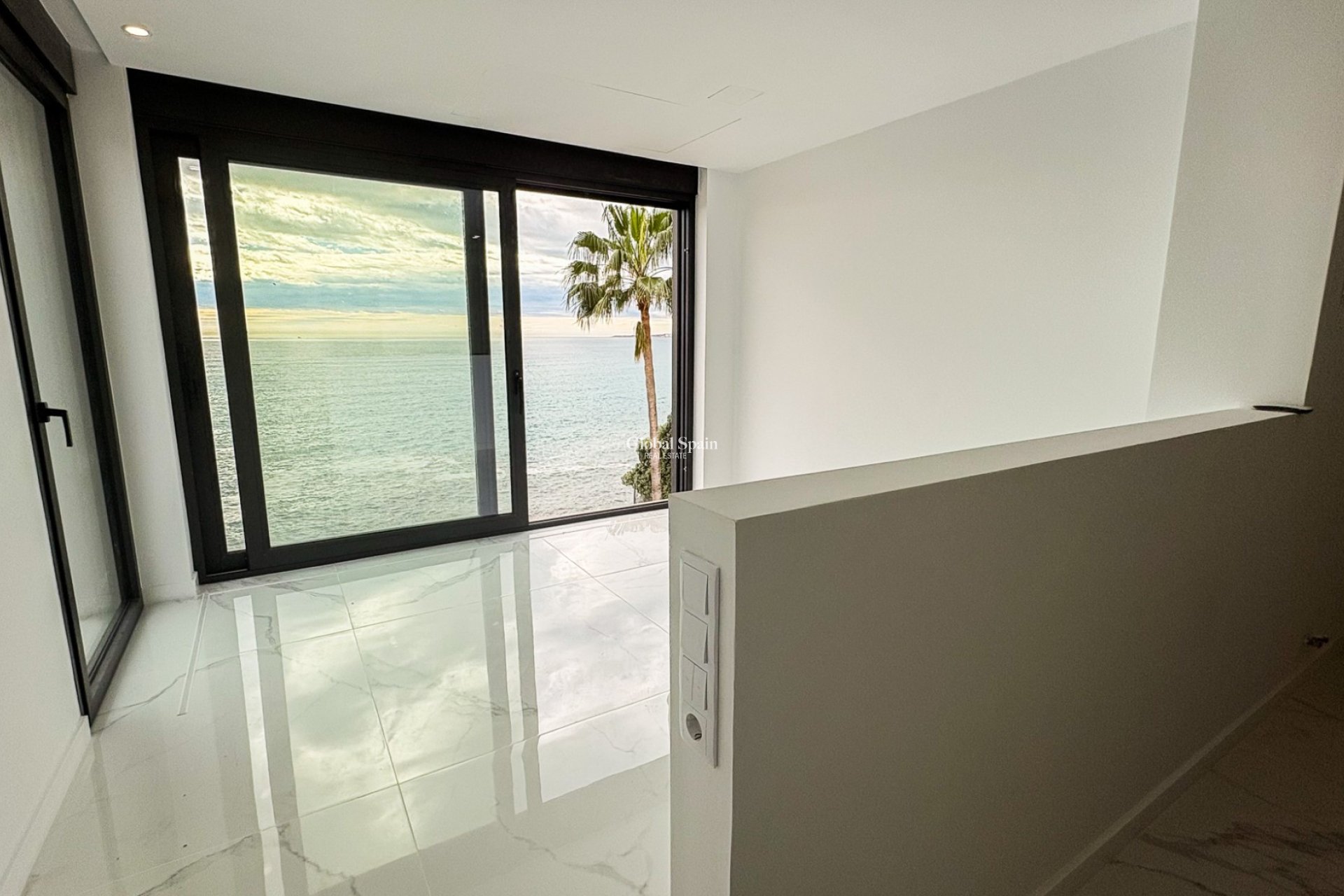 Wederverkoop - VILLA -
EL CAMPELLO - Coveta Fuma