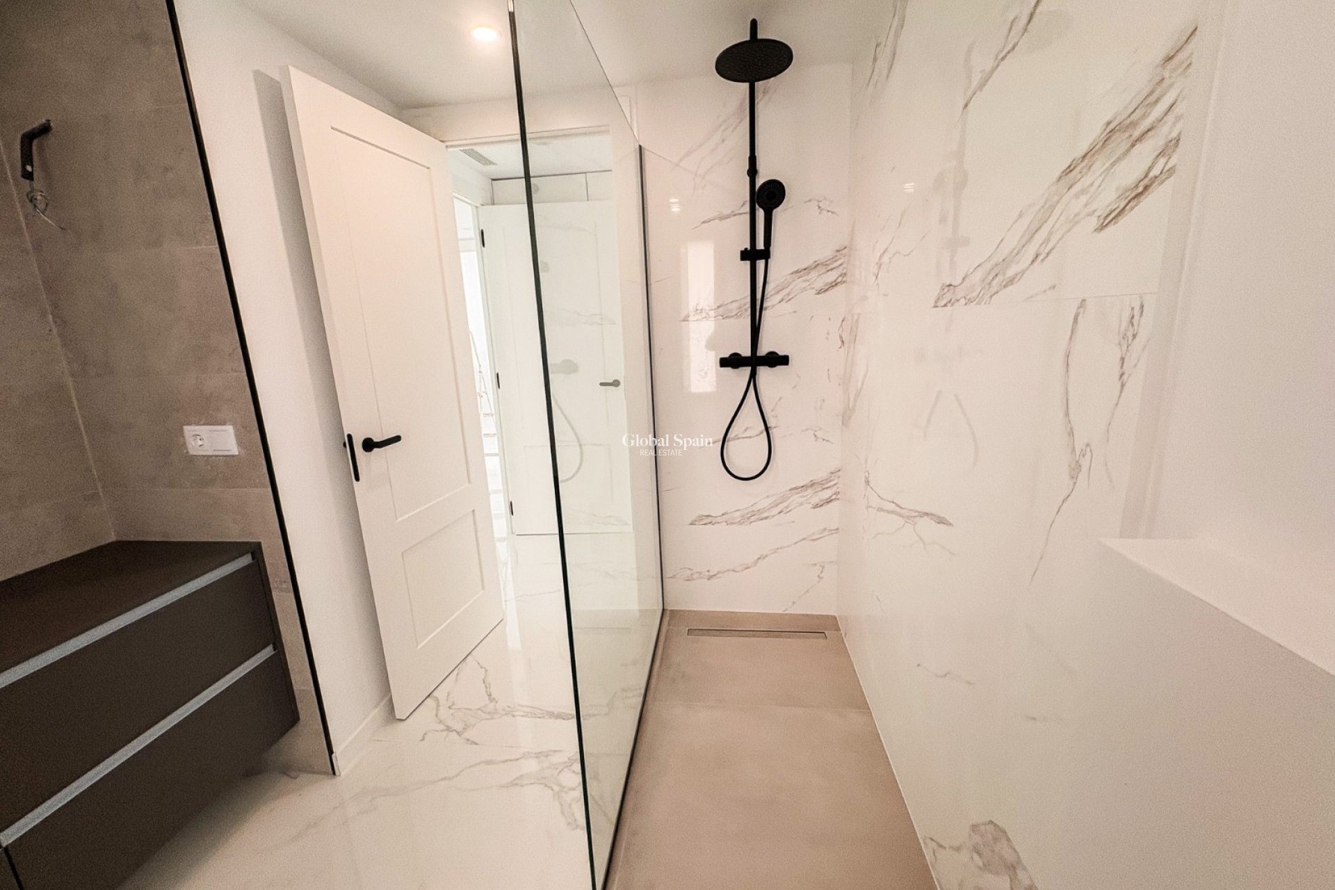 Wederverkoop - VILLA -
EL CAMPELLO - Coveta Fuma