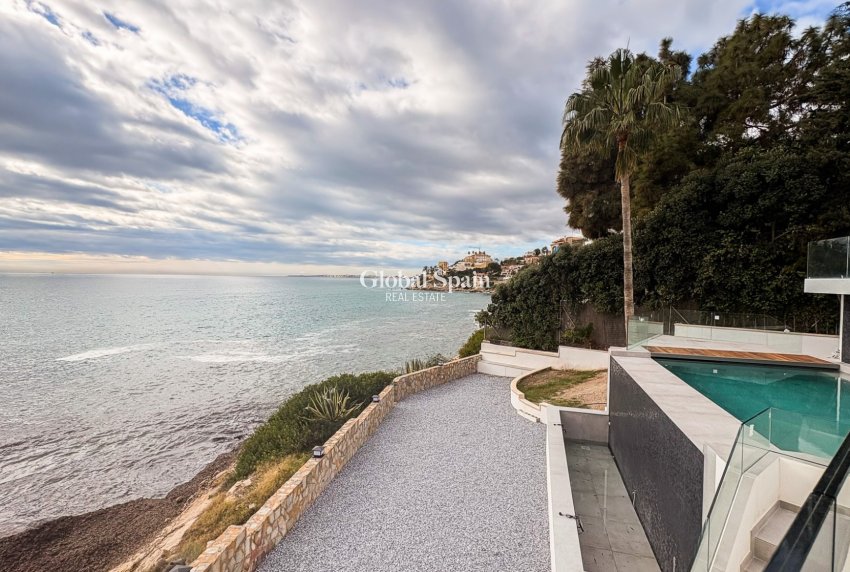 Wederverkoop - VILLA -
EL CAMPELLO - Coveta Fuma