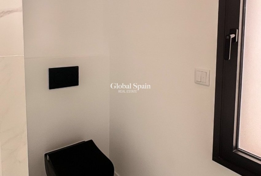 Wederverkoop - VILLA -
EL CAMPELLO - Coveta Fuma