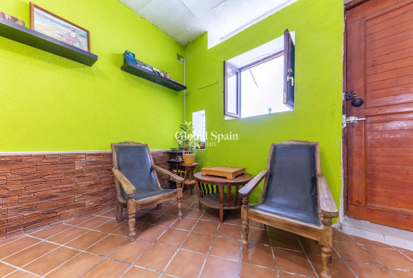 Wederverkoop - VILLA -
EL CAMPELLO - Pueblo Acantilado - Lanuza