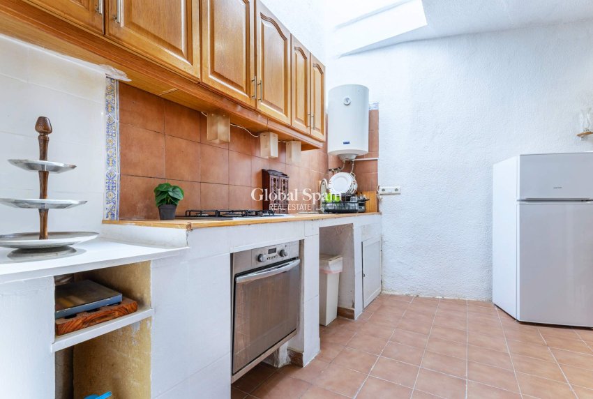 Wederverkoop - VILLA -
EL CAMPELLO - Pueblo Acantilado - Lanuza