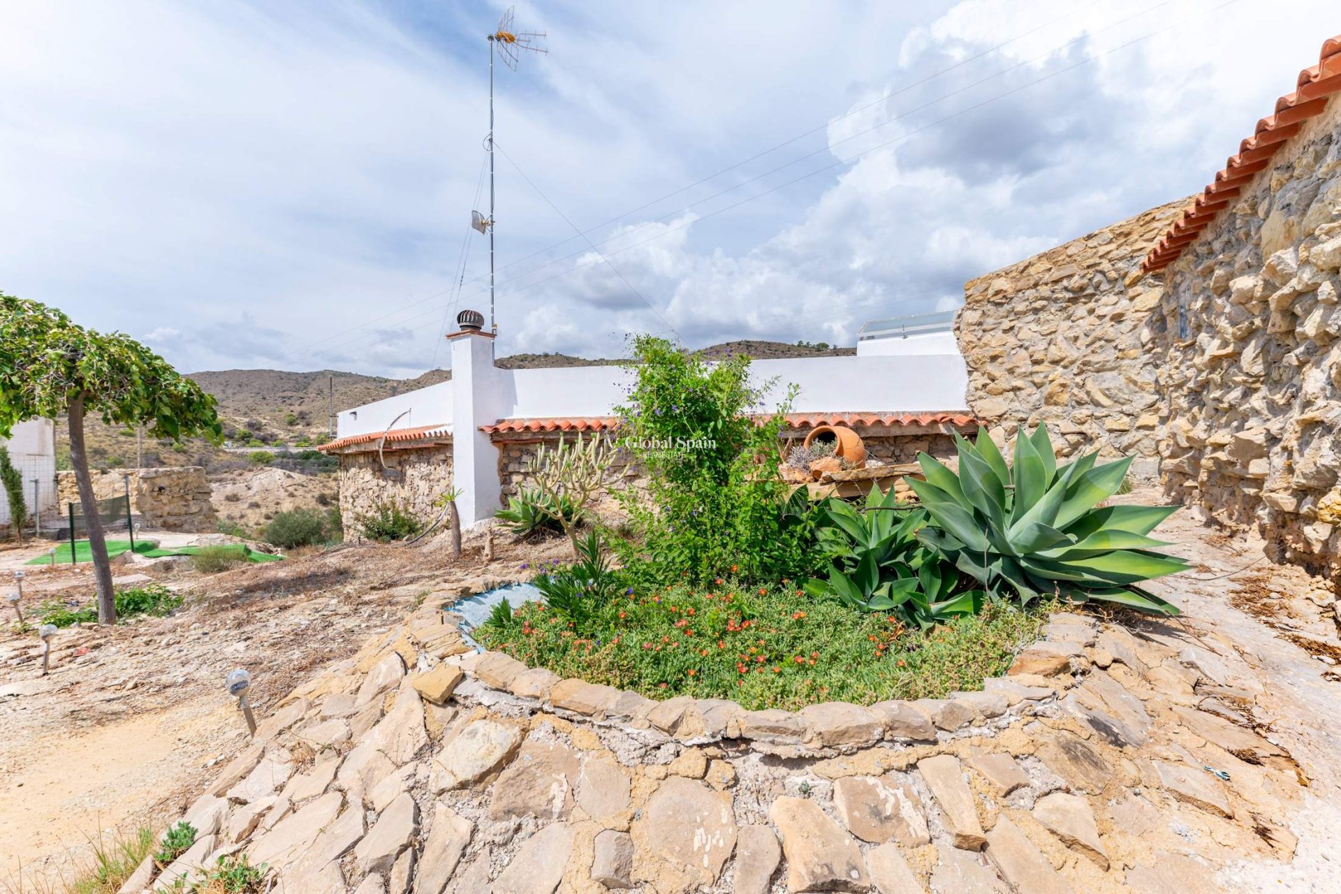 Wederverkoop - VILLA -
EL CAMPELLO - Pueblo Acantilado - Lanuza
