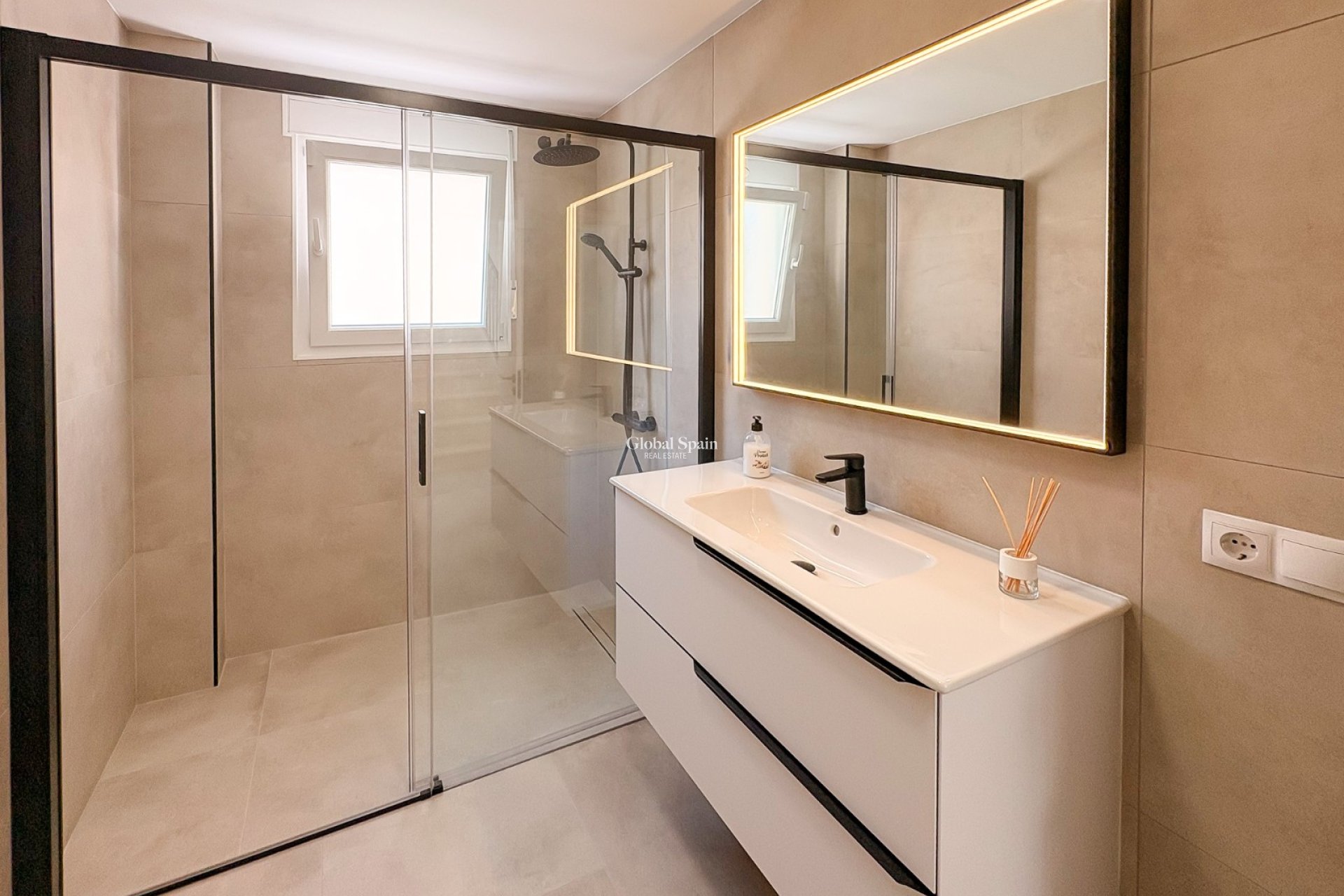 Wederverkoop - VILLA -
EL CAMPELLO - Pueblo Acantilado - Venta Lanuza