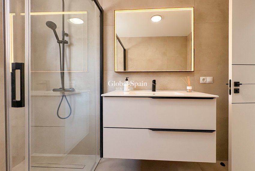 Wederverkoop - VILLA -
EL CAMPELLO - Pueblo Acantilado - Venta Lanuza