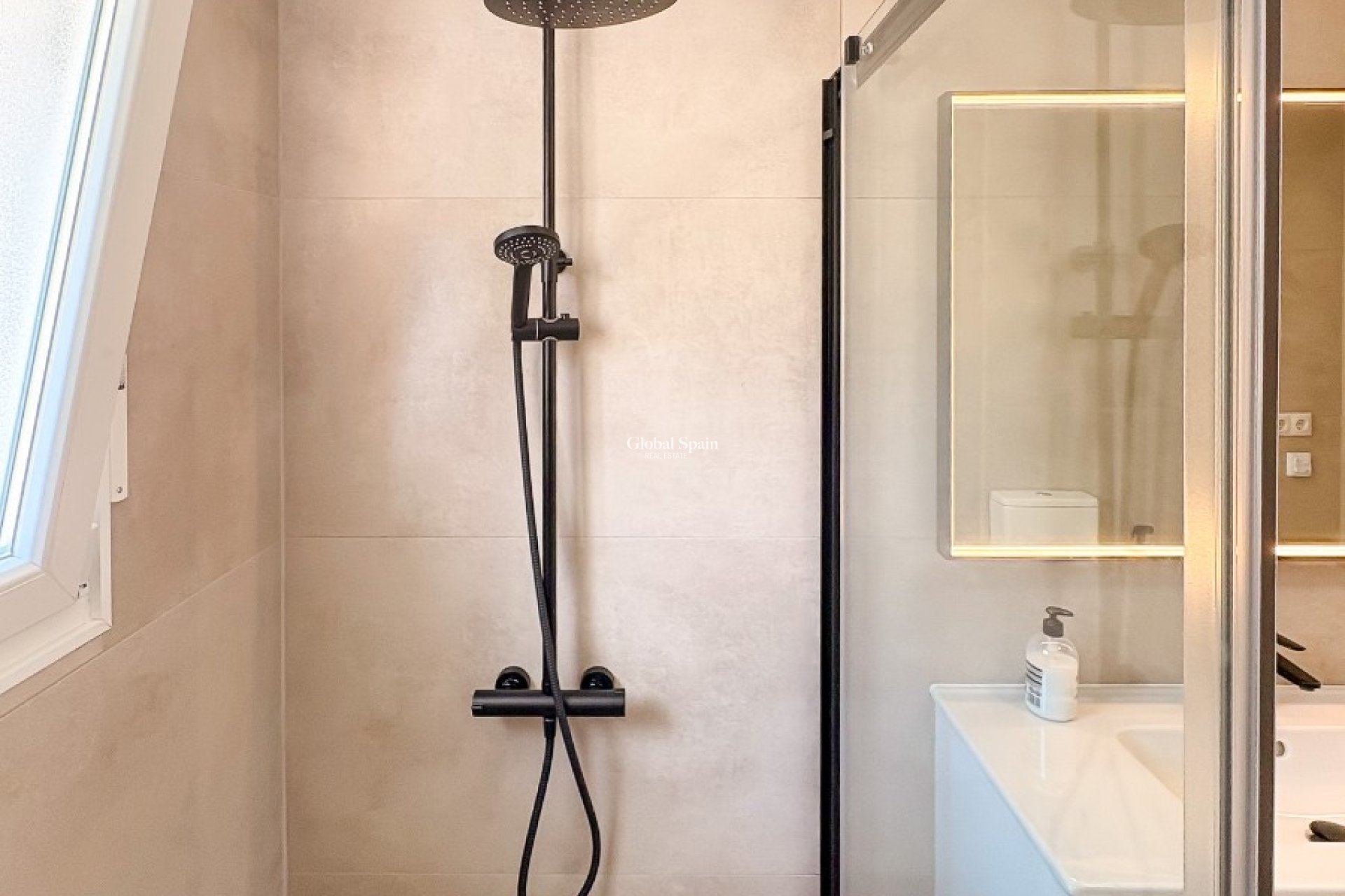 Wederverkoop - VILLA -
EL CAMPELLO - Pueblo Acantilado - Venta Lanuza