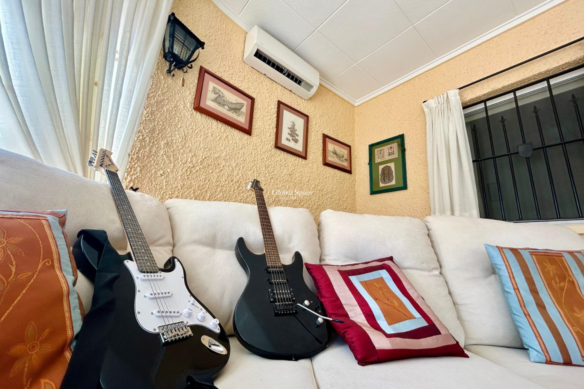 Wederverkoop - VILLA -
EL CHAPARRAL - Inland