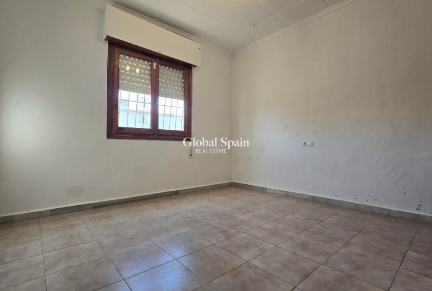 Wederverkoop - VILLA -
EL CHAPARRAL - Inland