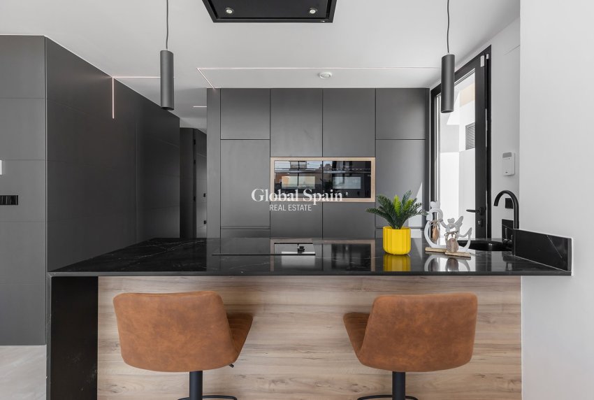 Wederverkoop - VILLA -
EL CHAPARRAL - Inland