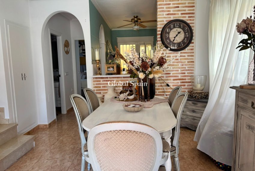 Wederverkoop - VILLA -
EL RASO - Costa Blanca