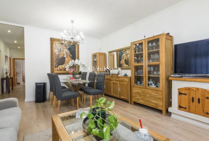 Wederverkoop - VILLA -
ELCHE - Costa Blanca