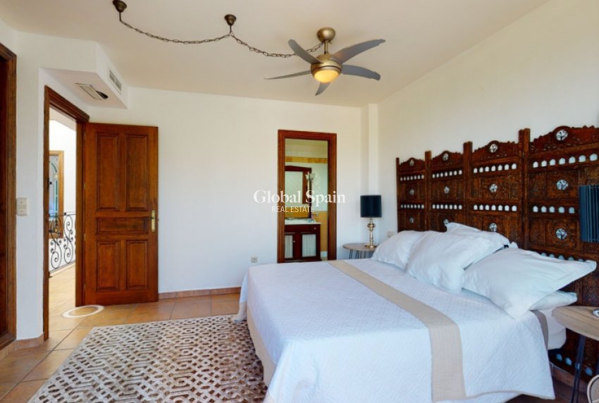 Wederverkoop - VILLA -
ELCHE - Costa Blanca