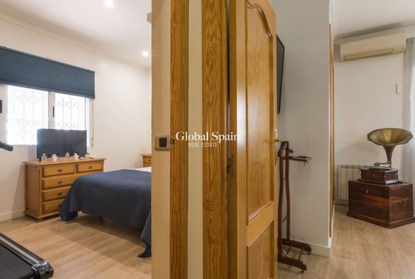 Wederverkoop - VILLA -
ELCHE - Costa Blanca