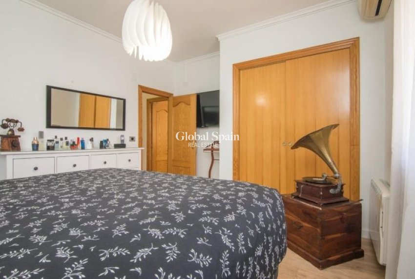 Wederverkoop - VILLA -
ELCHE - Costa Blanca