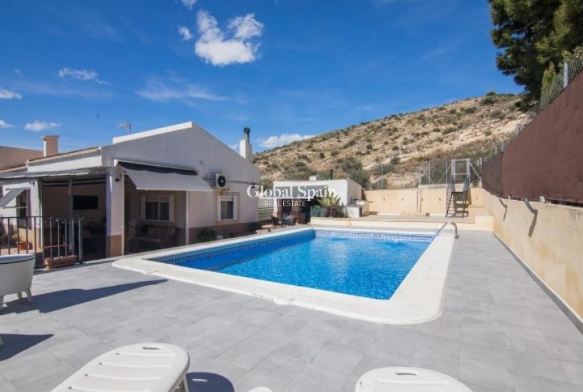 Wederverkoop - VILLA -
ELCHE - Costa Blanca