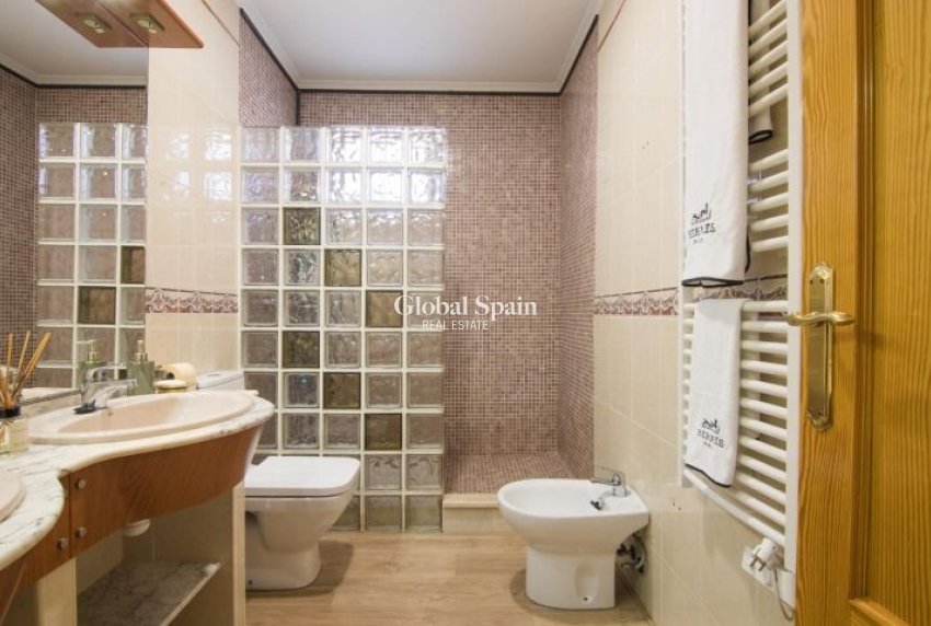 Wederverkoop - VILLA -
ELCHE - Costa Blanca