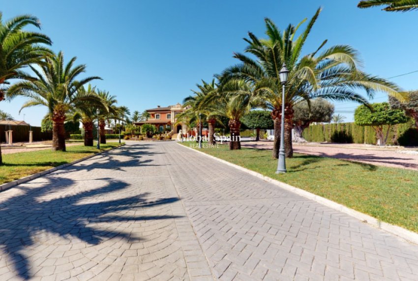 Wederverkoop - VILLA -
ELCHE - Costa Blanca