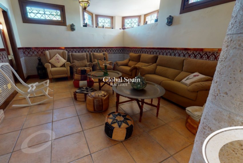 Wederverkoop - VILLA -
ELCHE - Costa Blanca