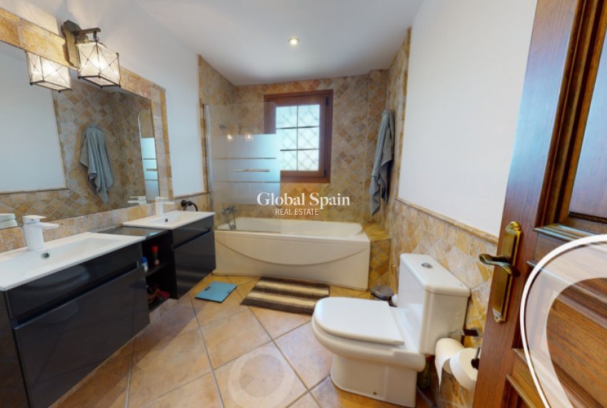Wederverkoop - VILLA -
ELCHE - Costa Blanca