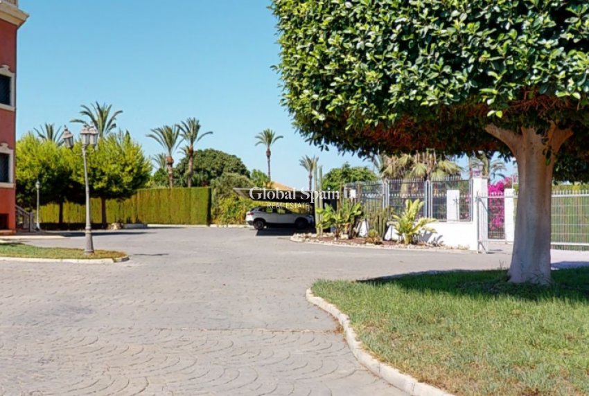 Wederverkoop - VILLA -
ELCHE - Costa Blanca