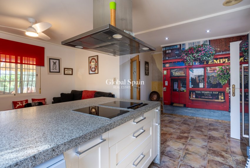 Wederverkoop - VILLA -
ELCHE - Costa Blanca