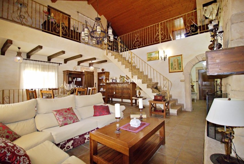 Wederverkoop - VILLA -
ELCHE - Valverde