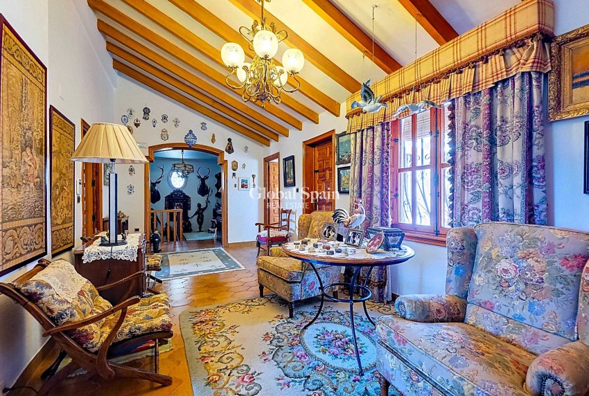 Wederverkoop - Villa -
Elda