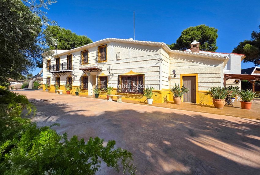 Wederverkoop - Villa -
Elda