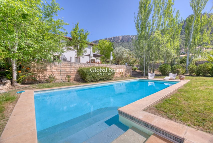Wederverkoop - VILLA -
ESPORLES - Mallorca