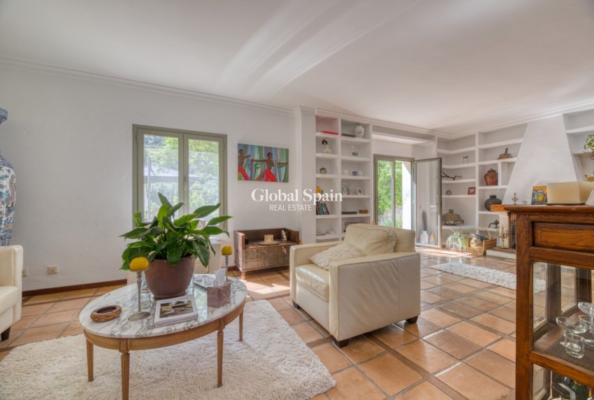 Wederverkoop - VILLA -
ESPORLES - Mallorca