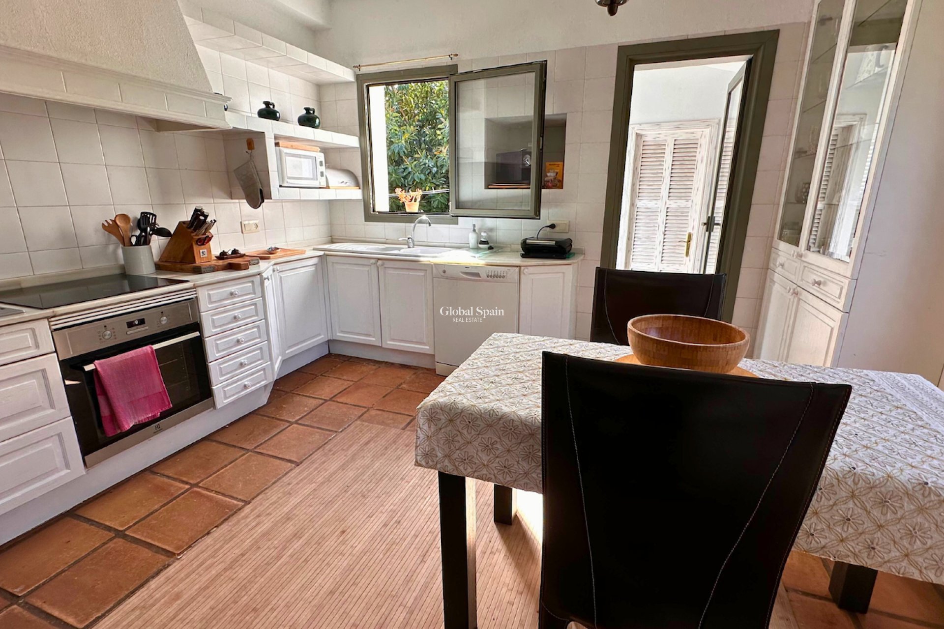 Wederverkoop - VILLA -
ESPORLES - optional location detail