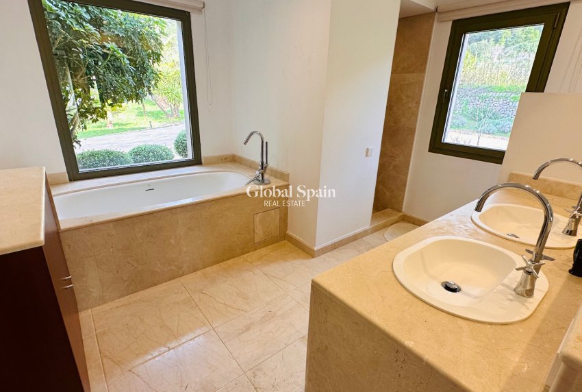 Wederverkoop - VILLA -
ESPORLES - optional location detail