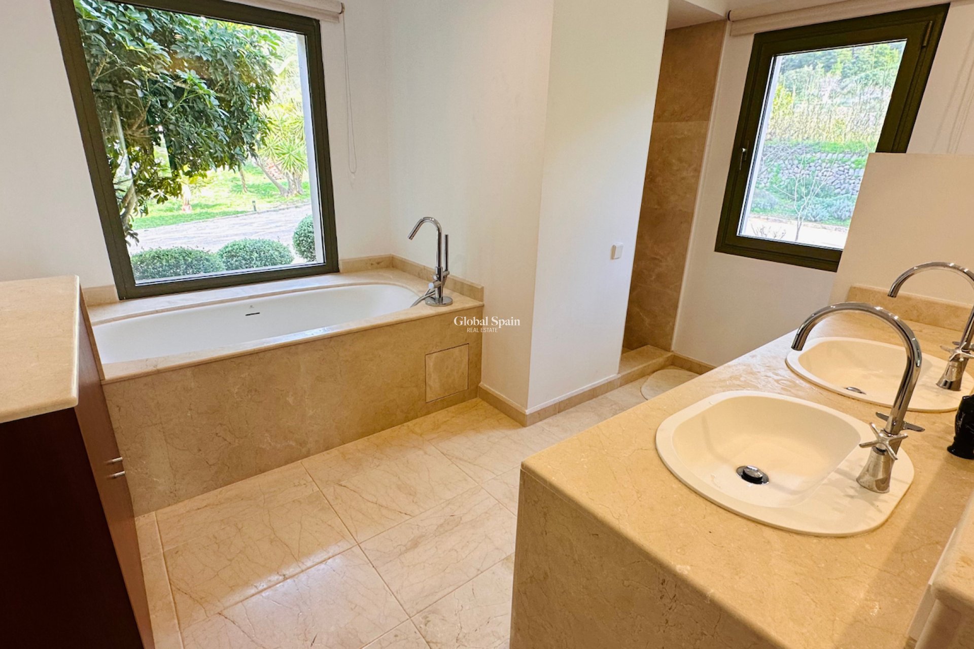 Wederverkoop - VILLA -
ESPORLES - optional location detail