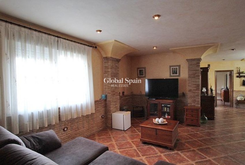 Wederverkoop - VILLA -
FORMENTERA DEL SEGURA - C- Cooperativa