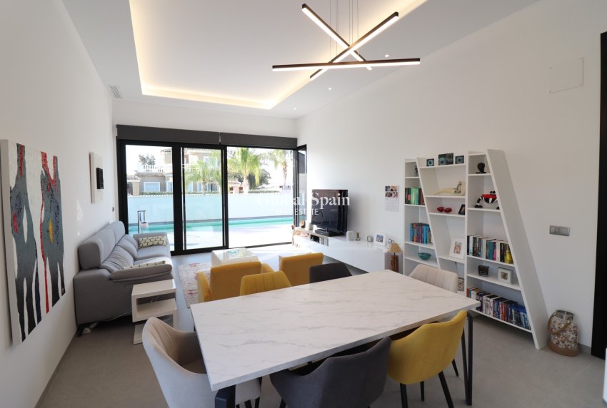 Wederverkoop - VILLA -
Formentera del Segura - Fincas de La Vega