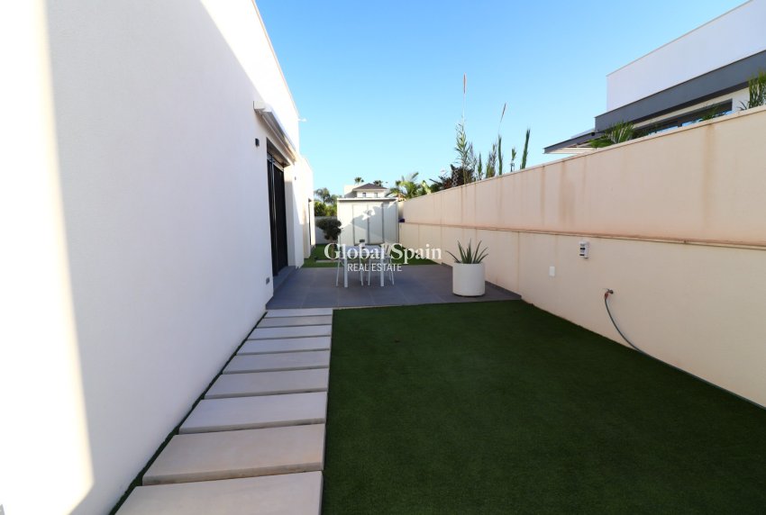 Wederverkoop - VILLA -
Formentera del Segura - Fincas de La Vega