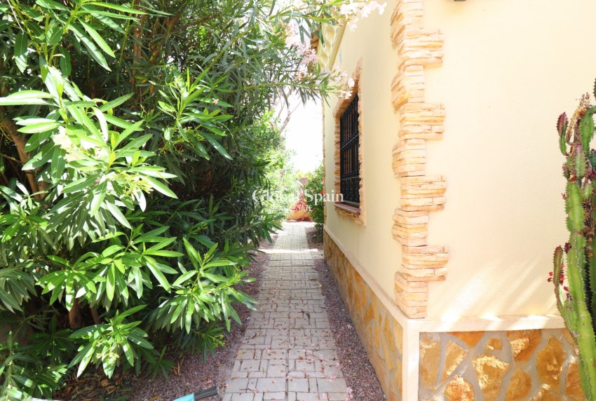 Wederverkoop - VILLA -
Formentera del Segura - Fincas de La Vega
