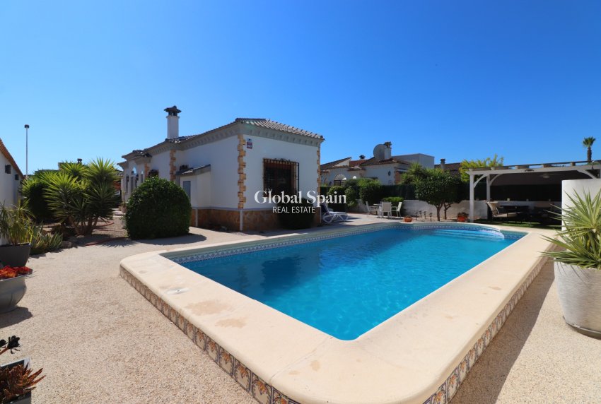 Wederverkoop - VILLA -
Formentera del Segura - Fincas de La Vega