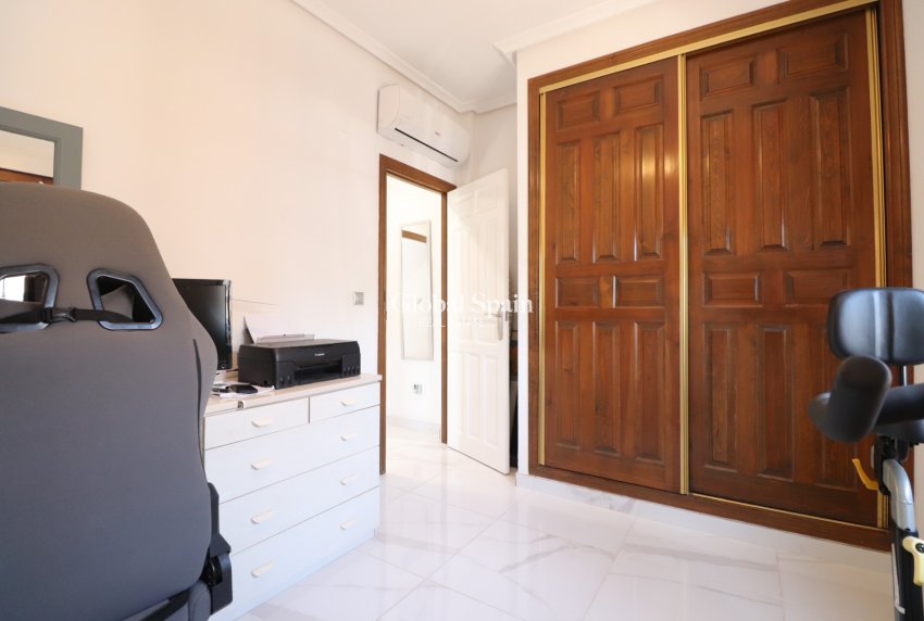 Wederverkoop - VILLA -
Formentera del Segura - Fincas de La Vega