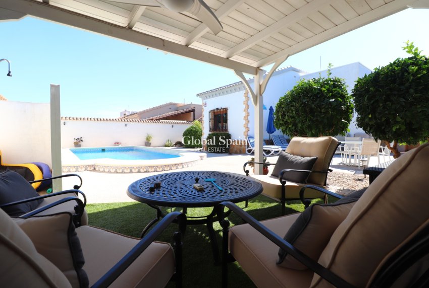 Wederverkoop - VILLA -
Formentera del Segura - Fincas de La Vega