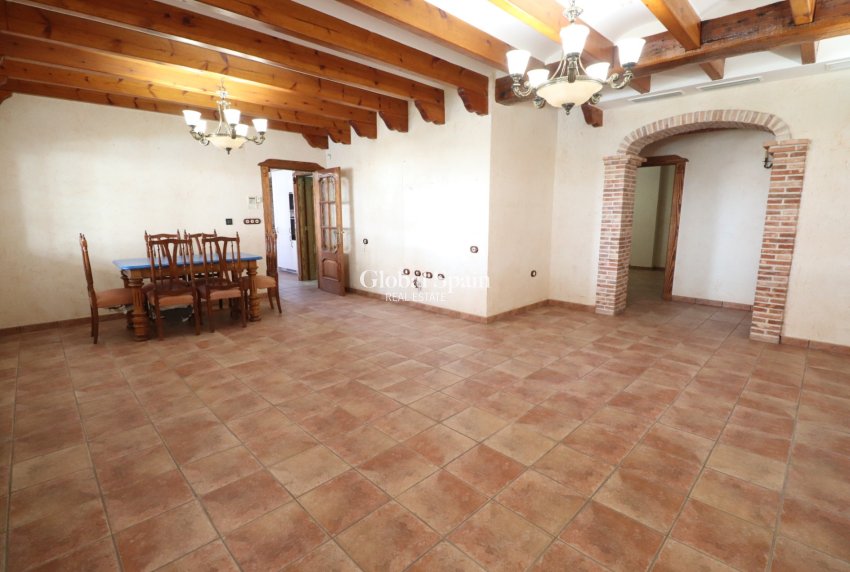 Wederverkoop - VILLA -
FORMENTERA DEL SEGURA - Formentera - Village