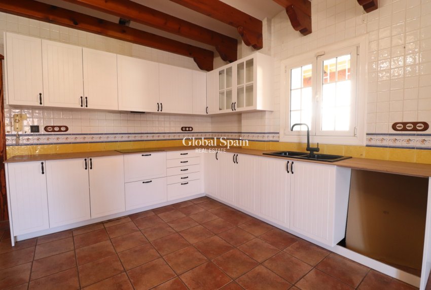 Wederverkoop - VILLA -
FORMENTERA DEL SEGURA - Formentera - Village