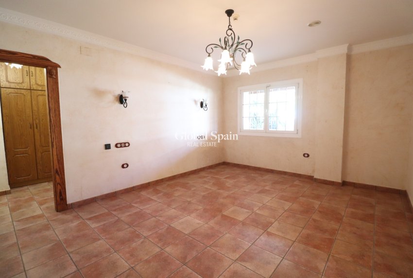 Wederverkoop - VILLA -
FORMENTERA DEL SEGURA - Formentera - Village