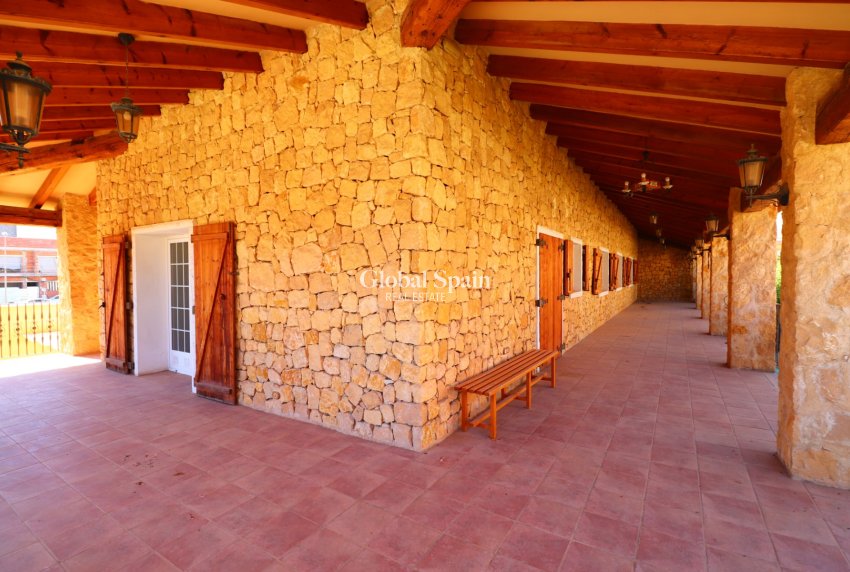 Wederverkoop - VILLA -
FORMENTERA DEL SEGURA - Formentera - Village