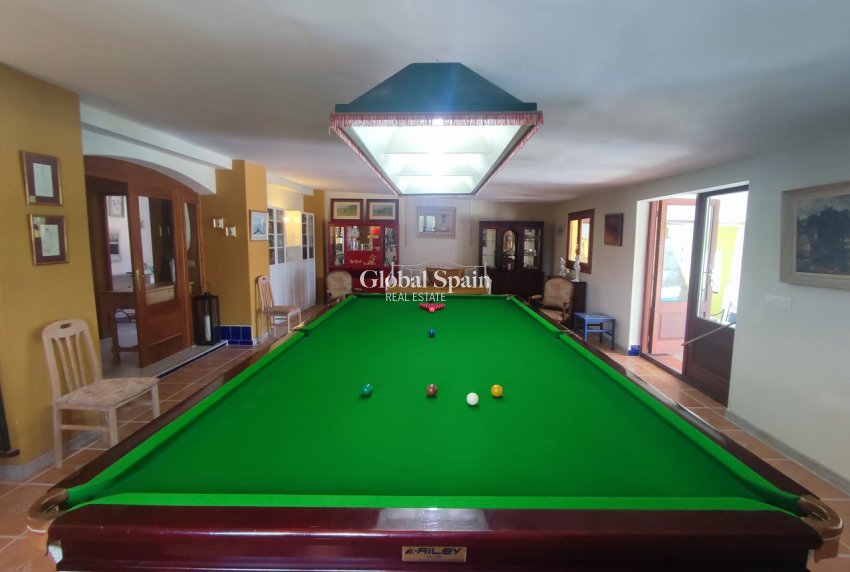 Wederverkoop - VILLA -
GEA Y TRUYOLS - Inland