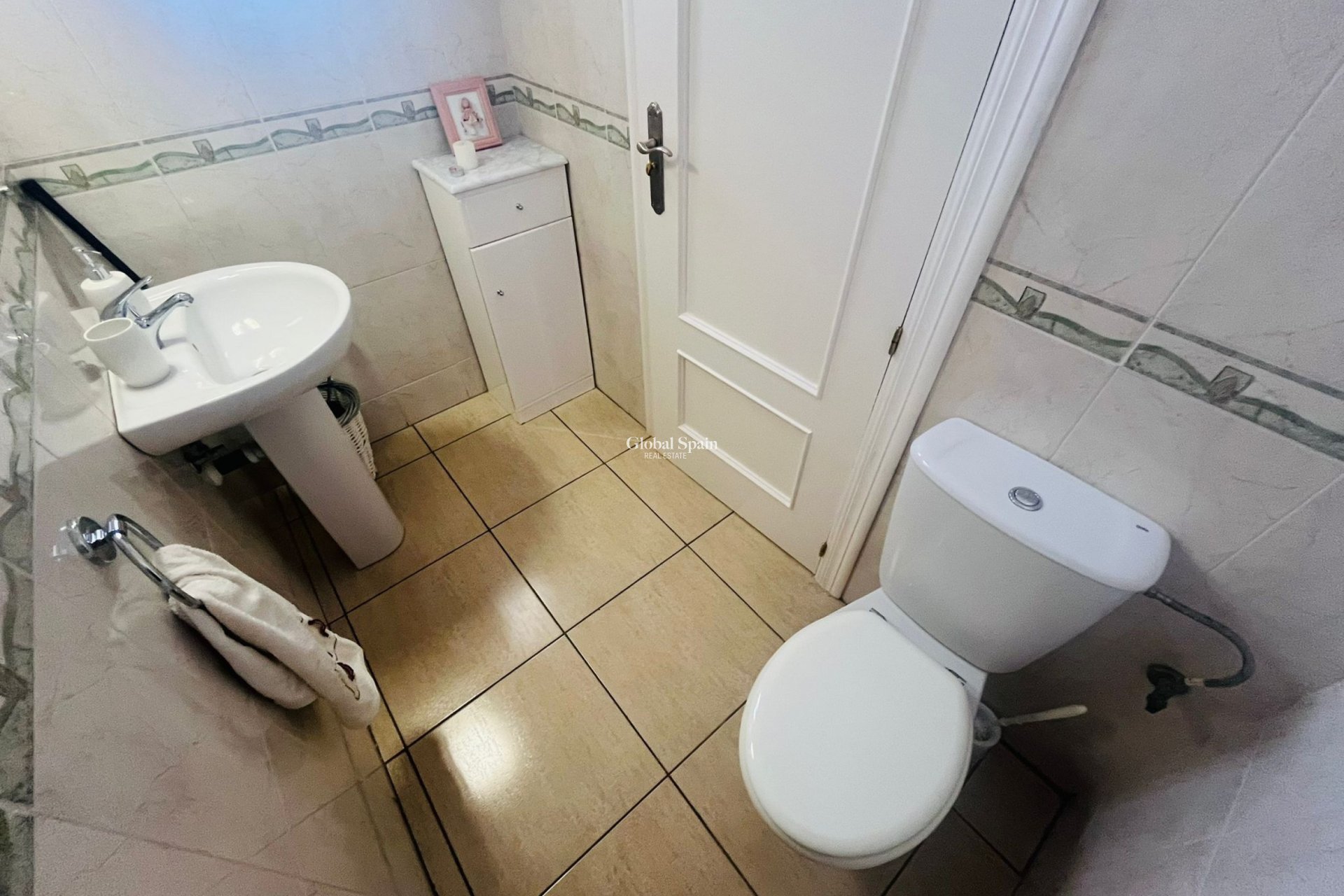 Wederverkoop - VILLA -
GEA Y TRUYOLS - Inland