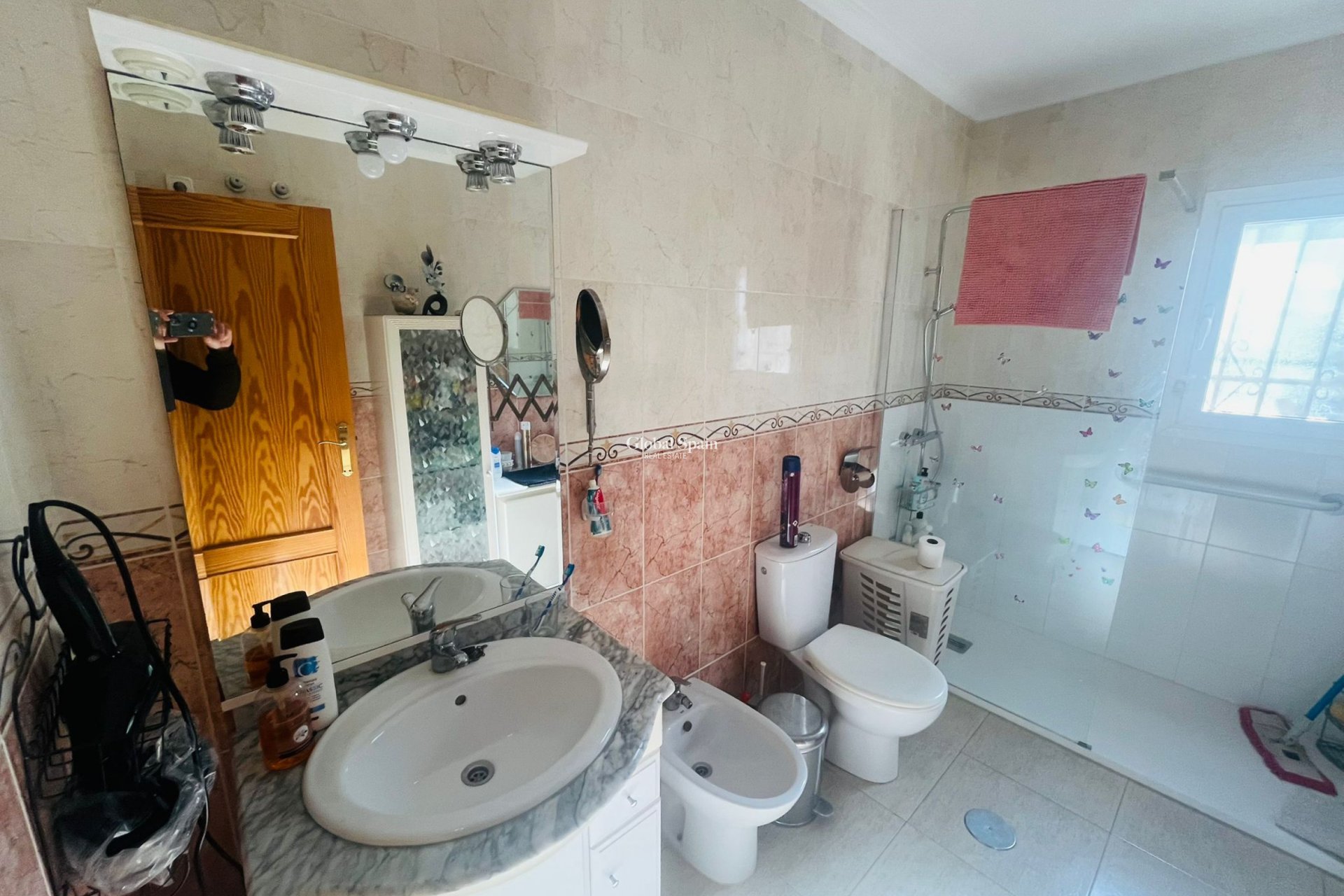 Wederverkoop - VILLA -
GEA Y TRUYOLS - Inland